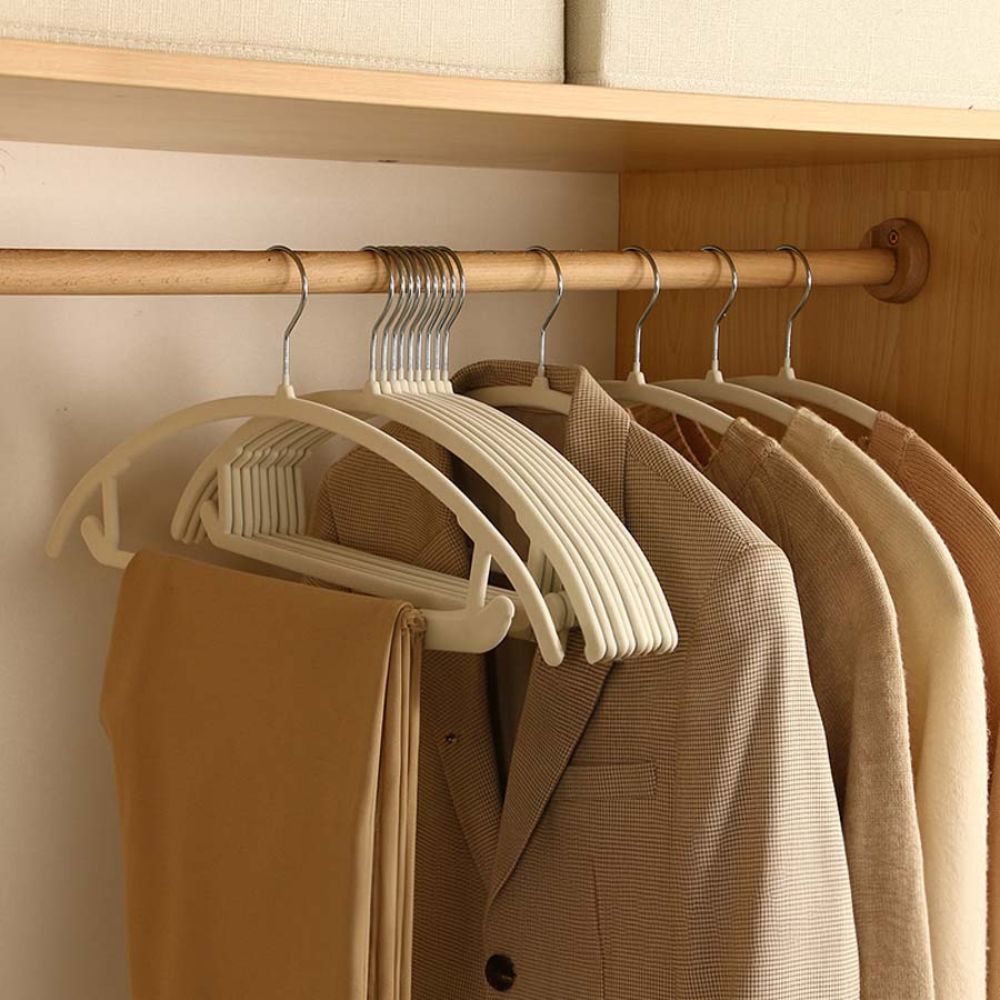 KleiderForm: Non-slip Hangers in Curved Design – Space-saving & Ideal for Shirts, Blouses & Dresses (Set of 10)
