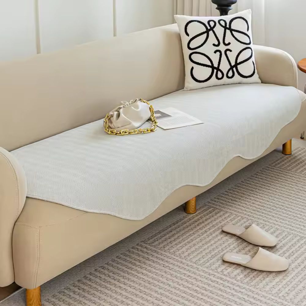 Comfort Shield: Sofa Cover with Solid Color Pattern and Soft Padding – for Living Room and Seating Furniture