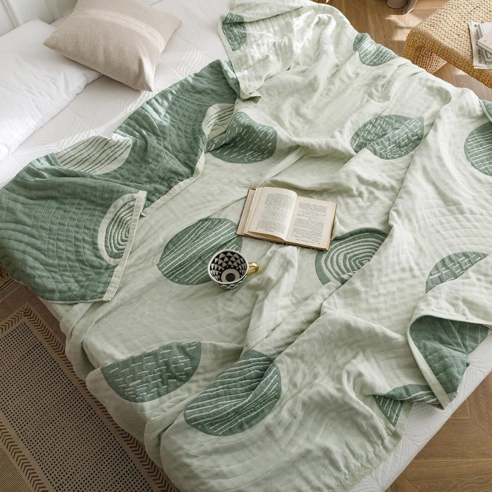 KreisFlair: Cotton blankets in a stylish round design with lightweight cotton quality & easy-care structure – for sofa & bed