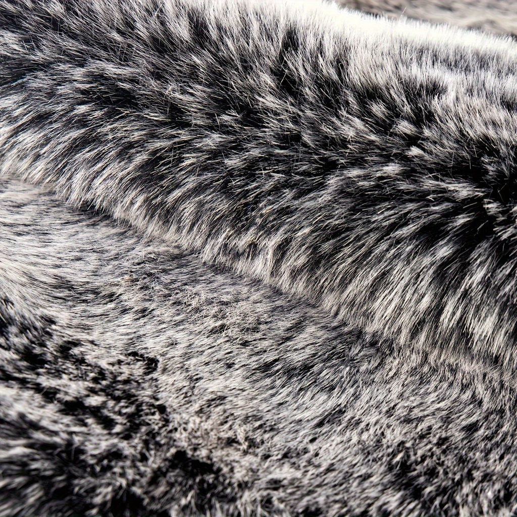 CuddleFur: Polygonal Rug Made of Faux Fur with Plush Surface – for Terrace & Picnic