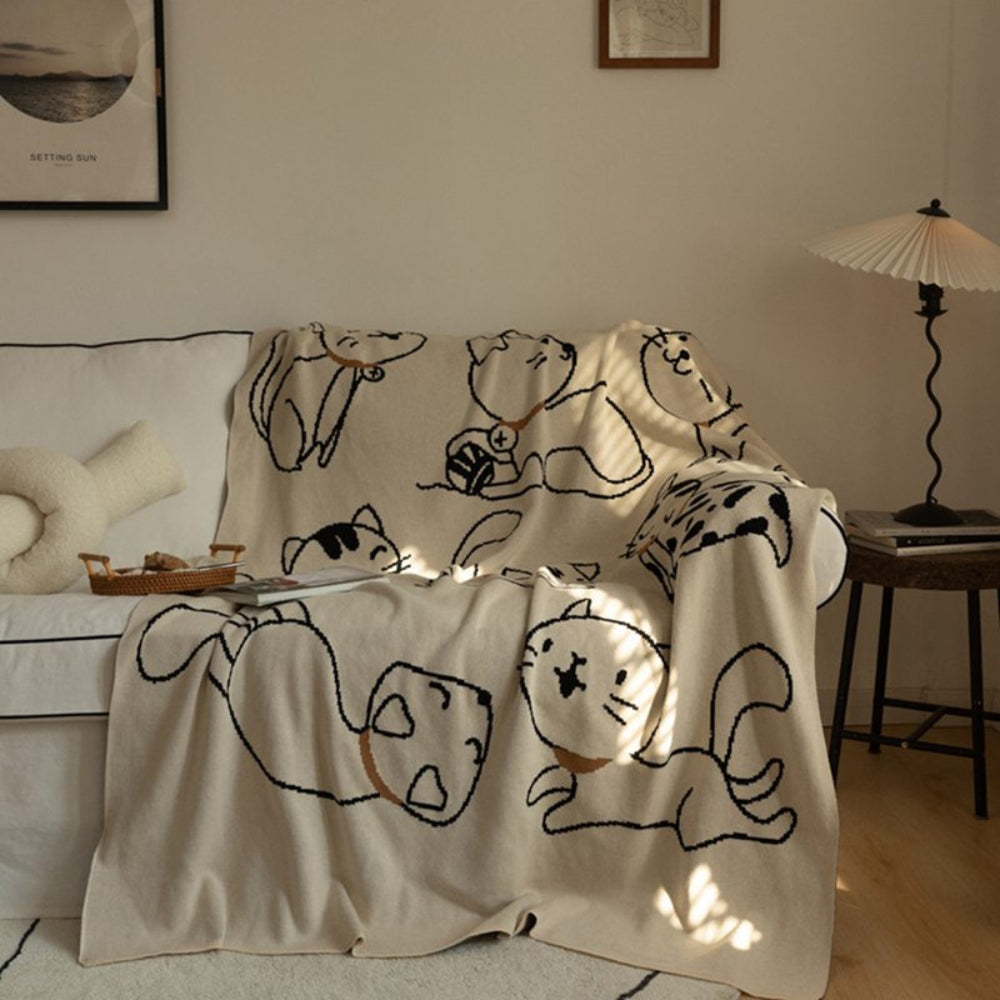 CuddleMeow: Cotton blankets made of cotton with a soft feel & playful cat design – for bed & living room