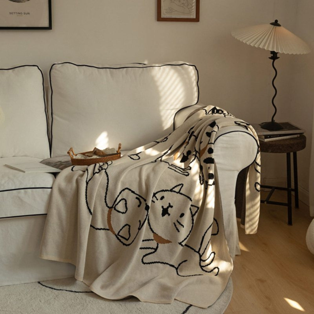 CuddleMeow: Cotton blankets made of cotton with a soft feel & playful cat design – for bed & living room