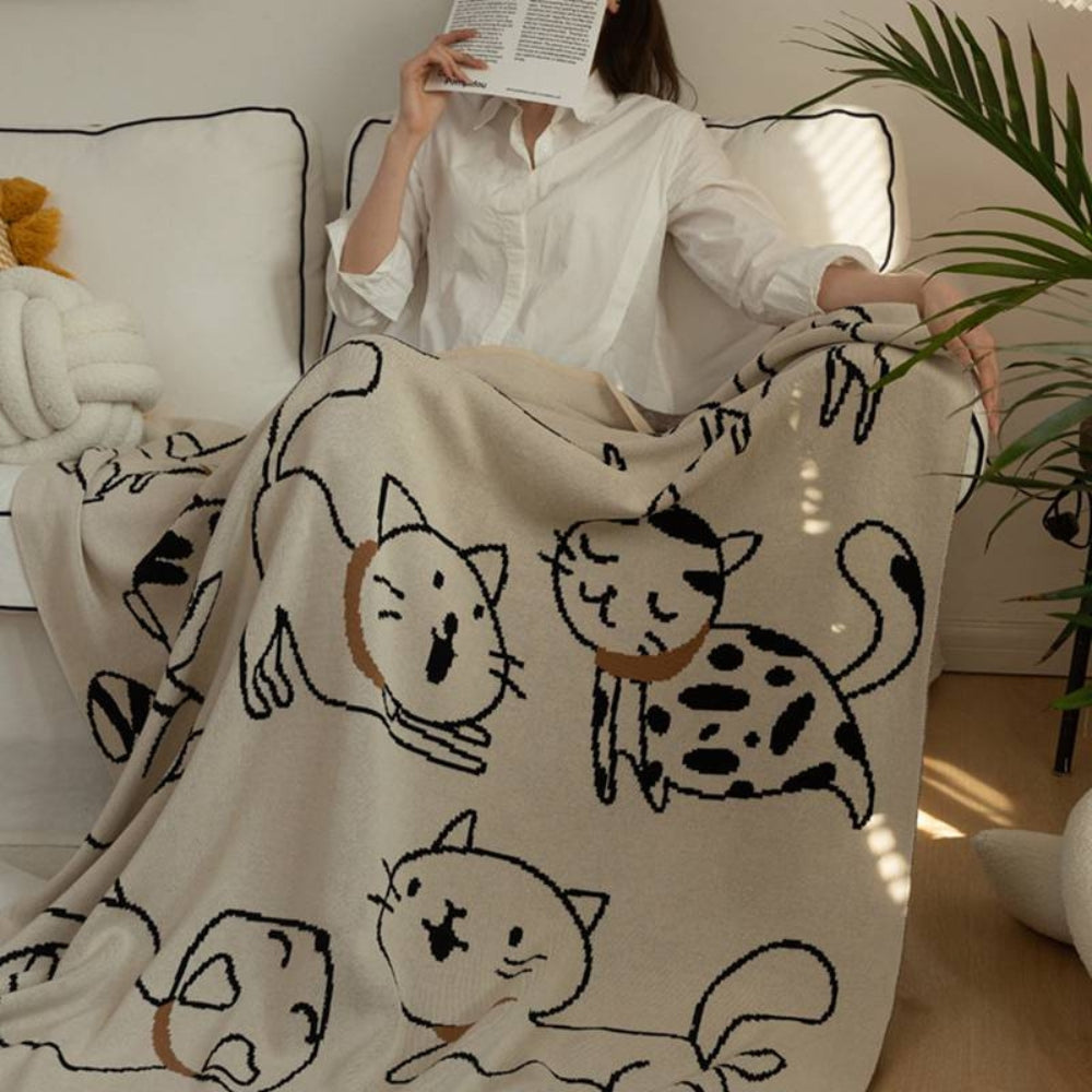 CuddleMeow: Cotton blankets made of cotton with a soft feel & playful cat design – for bed & living room