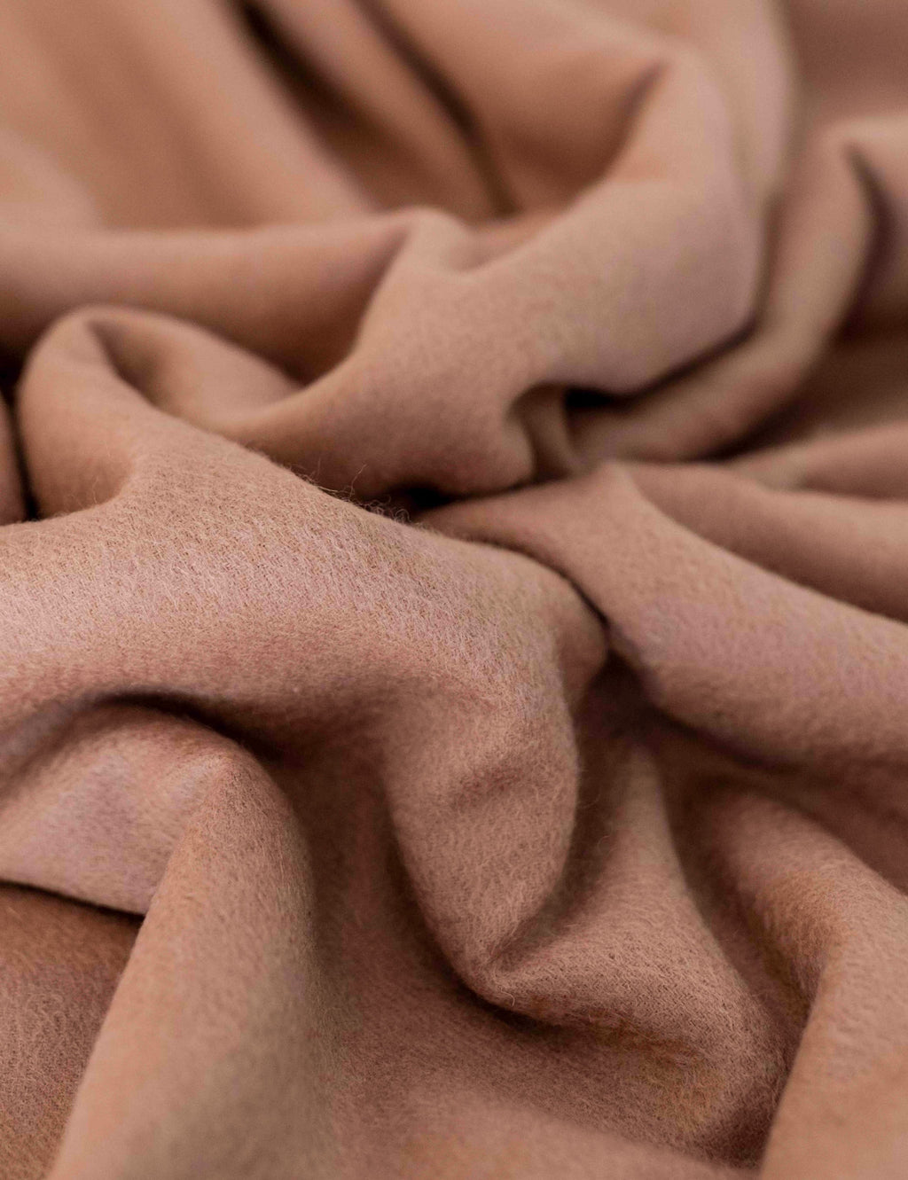 Luna Lambswool Throw | Soft, Hypoallergenic Natural Fiber