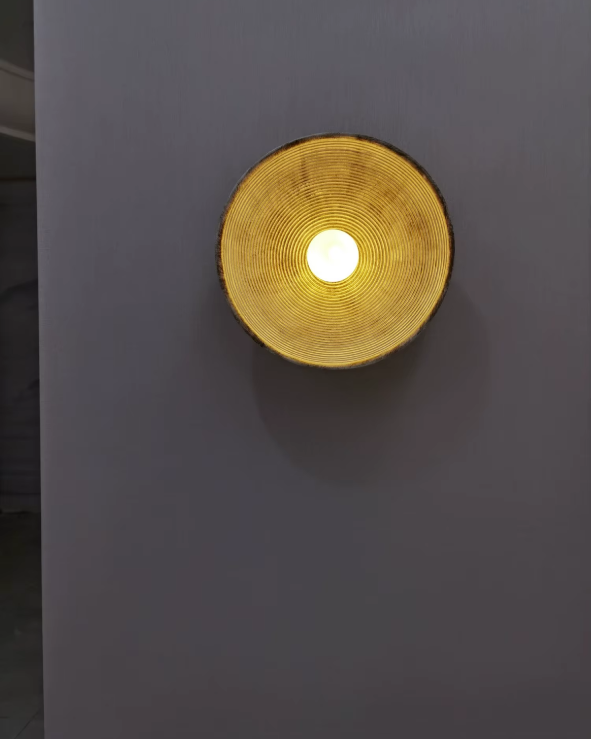 Minimalist Glass Round Wall Sconce 1-Light