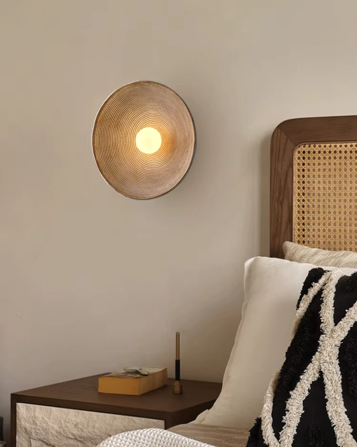 Minimalist Glass Round Wall Sconce 1-Light