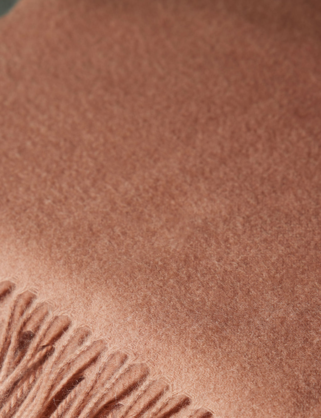 Bello Lambswool Throw | Hypoallergenic, Soft Natural Fiber
