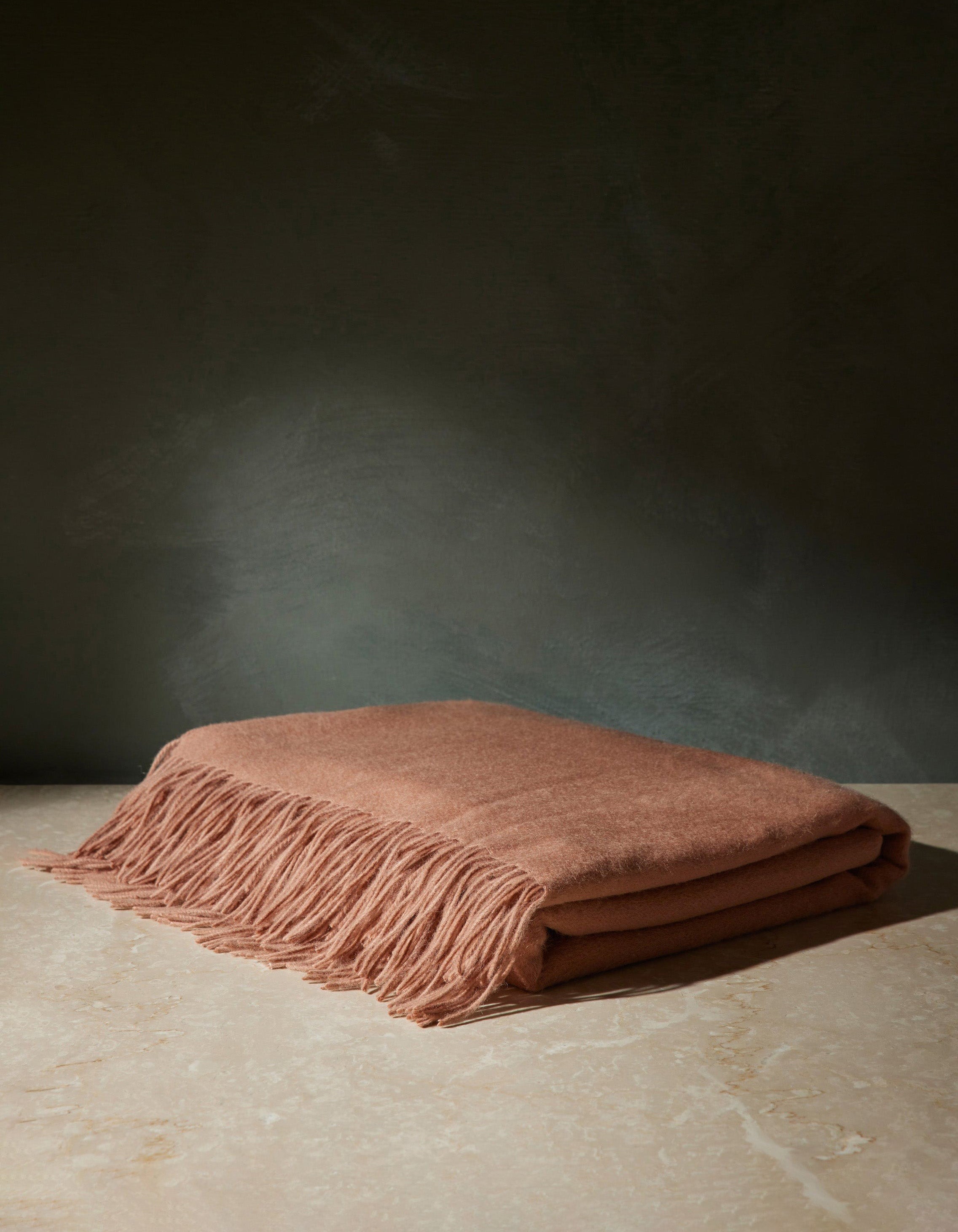 Bello Lambswool Throw | Hypoallergenic, Soft Natural Fiber