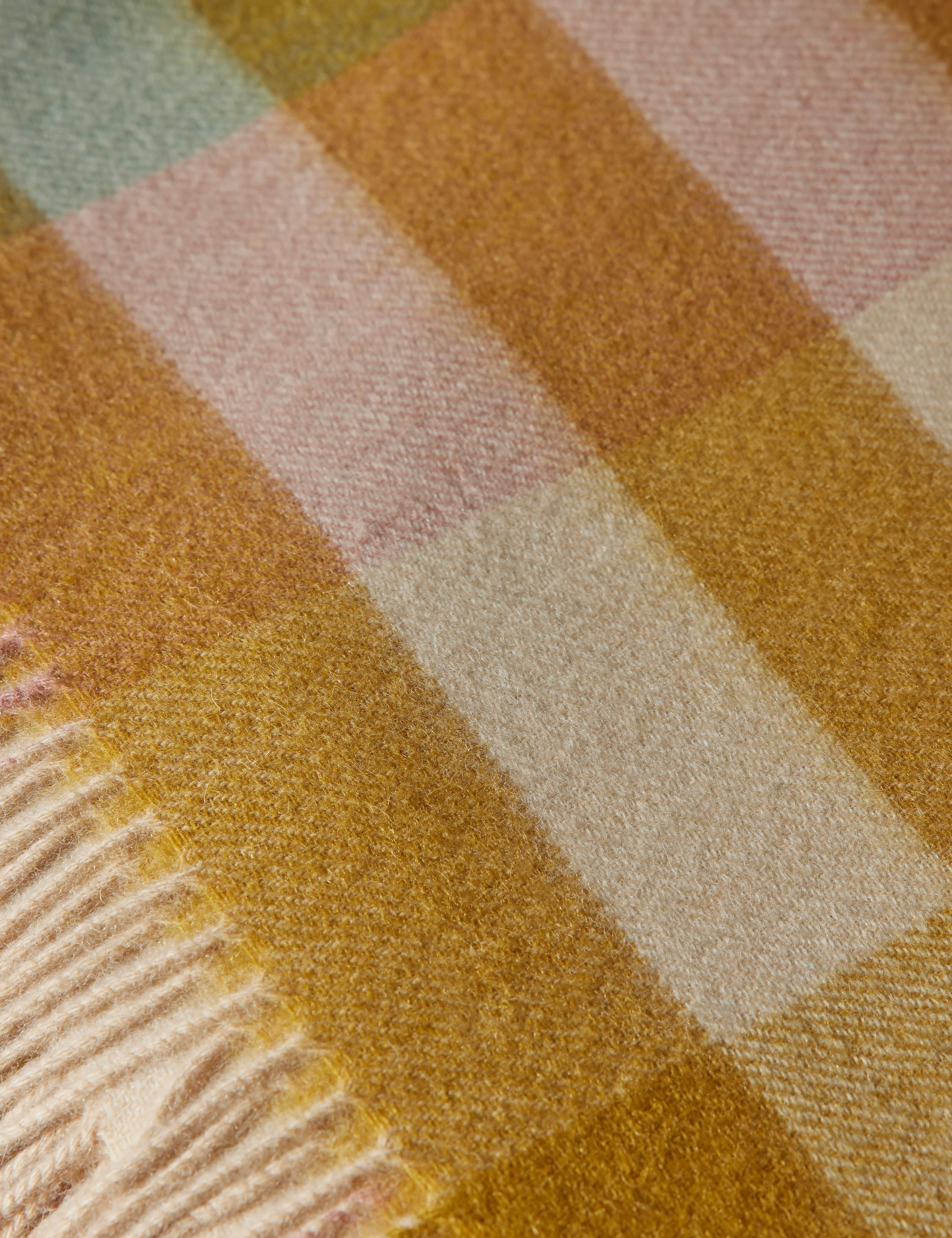 Luna Lambswool Throw | Soft, Hypoallergenic Natural Fiber