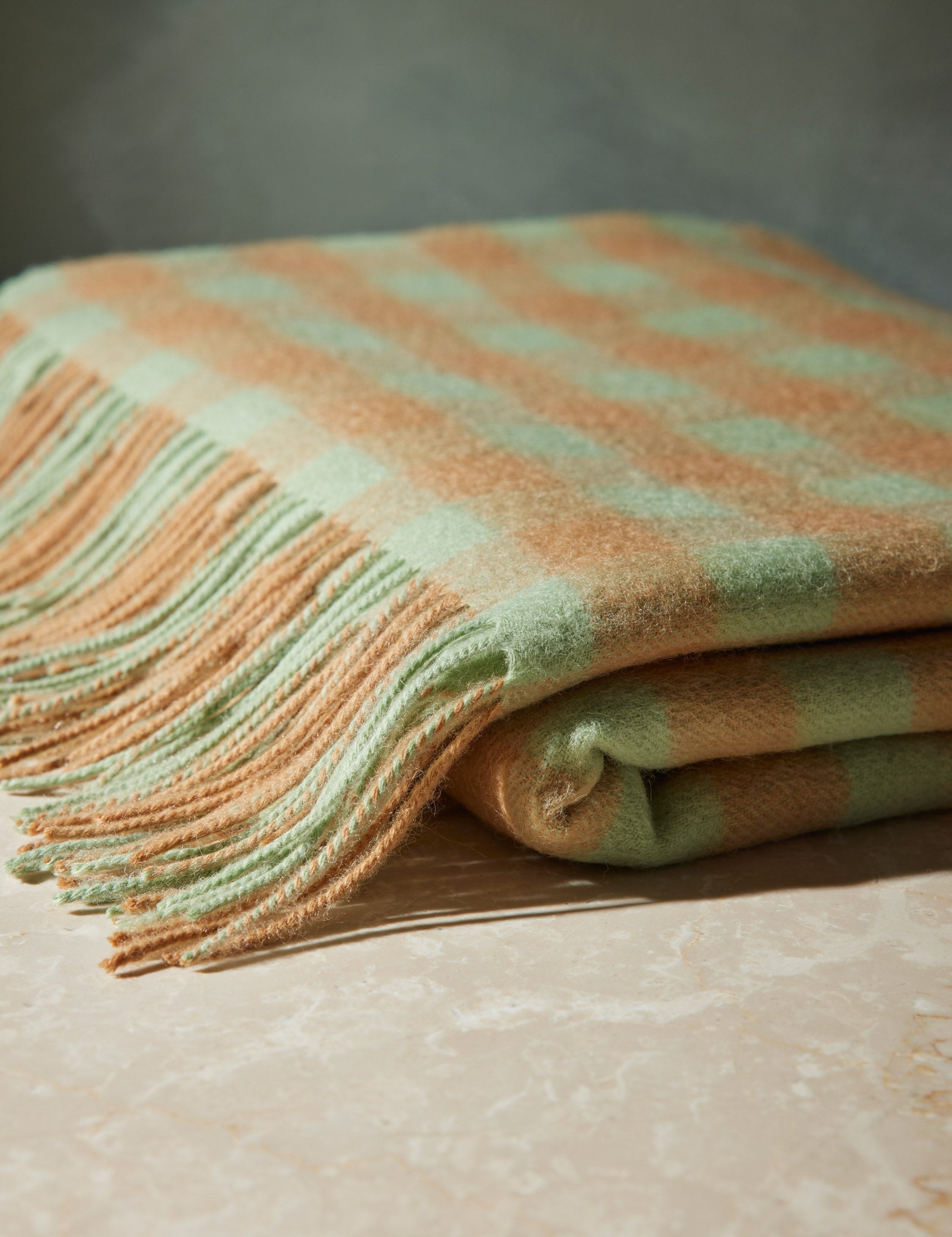 Bello Lambswool Throw | Hypoallergenic, Soft Natural Fiber