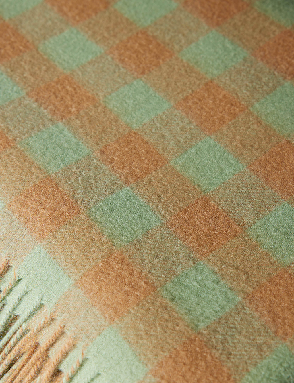 Bello Lambswool Throw | Hypoallergenic, Soft Natural Fiber