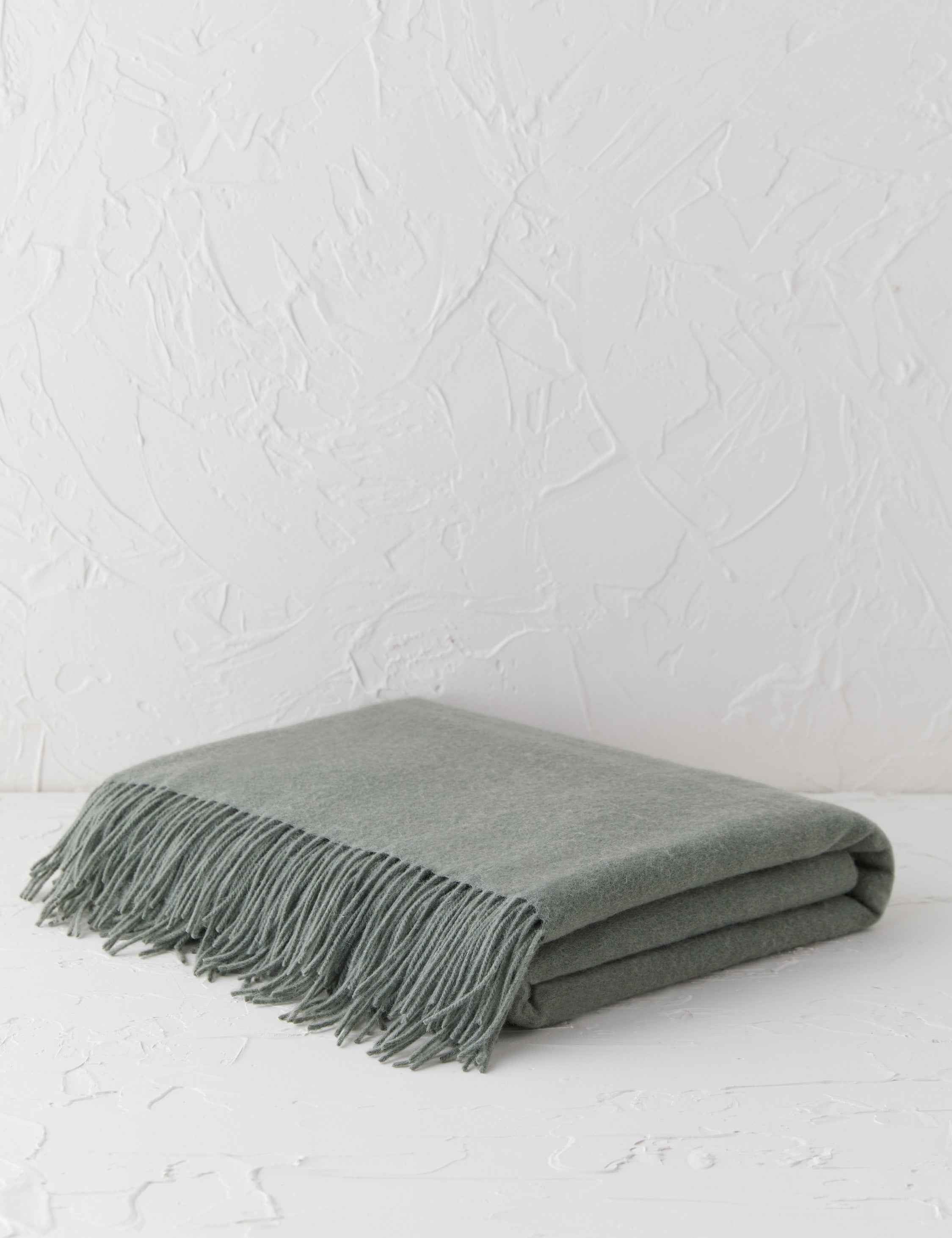 Luna Lambswool Throw | Soft, Hypoallergenic Natural Fiber