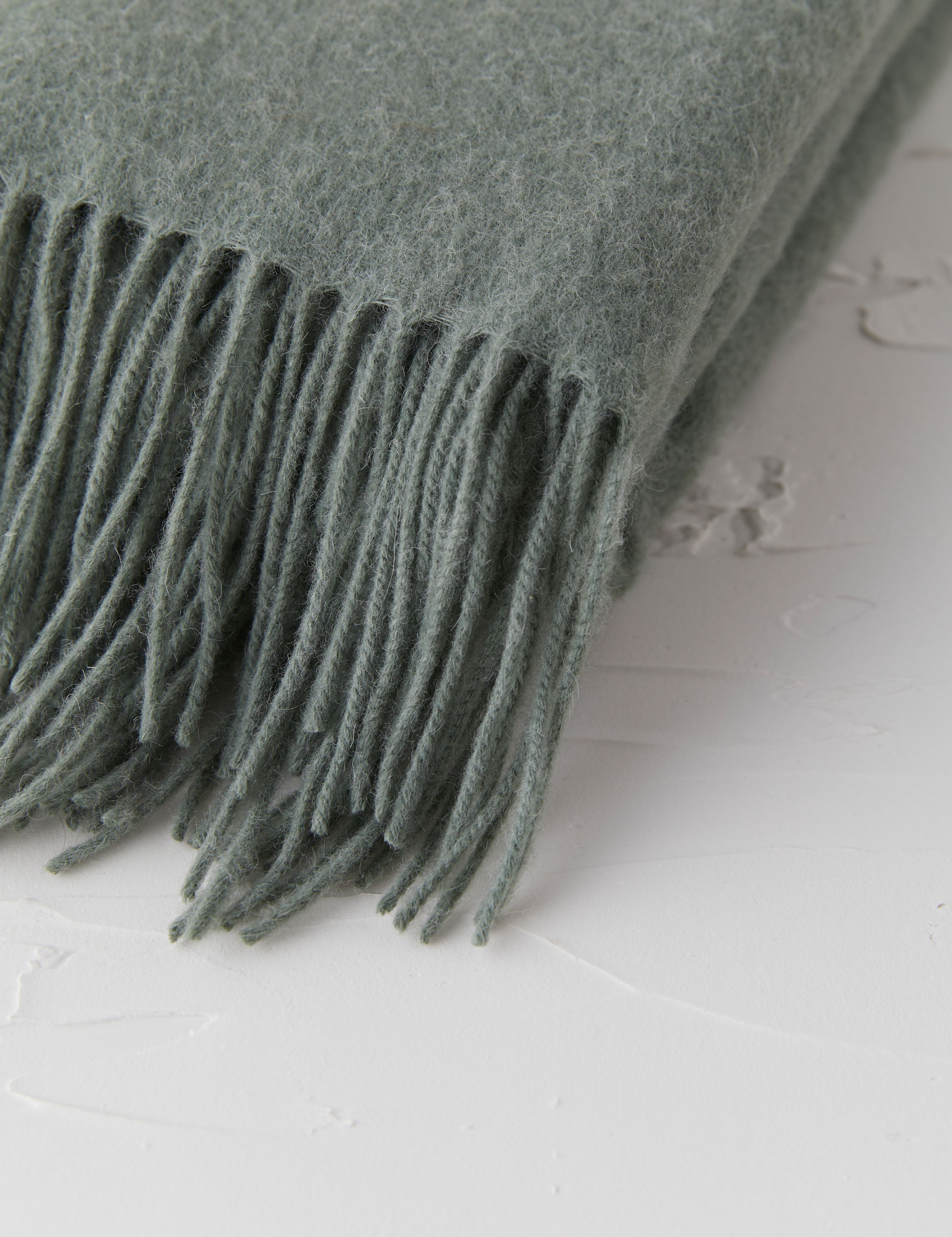 Luna Lambswool Throw | Soft, Hypoallergenic Natural Fiber