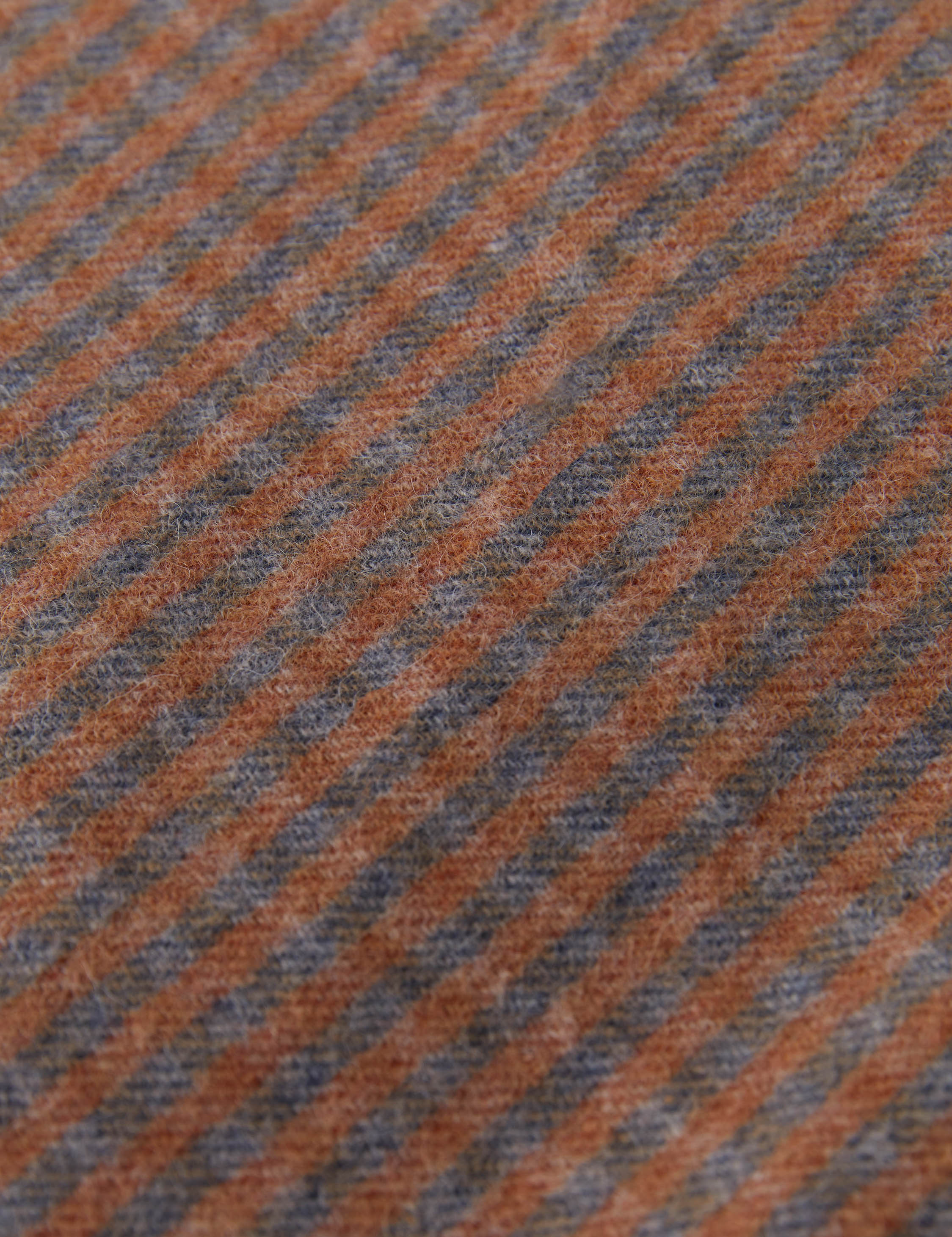 Luna Lambswool Throw | Soft, Hypoallergenic Natural Fiber