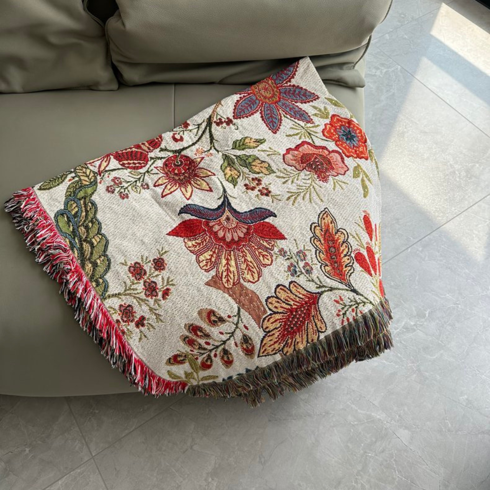 Rural Charm: Sofa Throw with Floral Pattern & Decorative Tassels – for Living Room & Couch