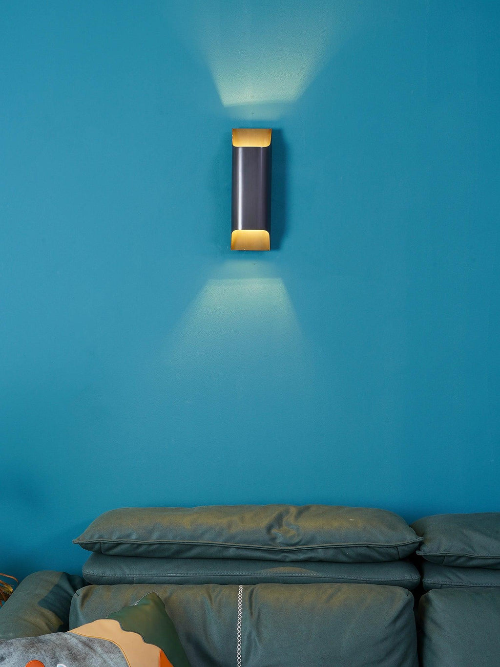 Modern Curved Brass LED Wall Sconce 1-Light