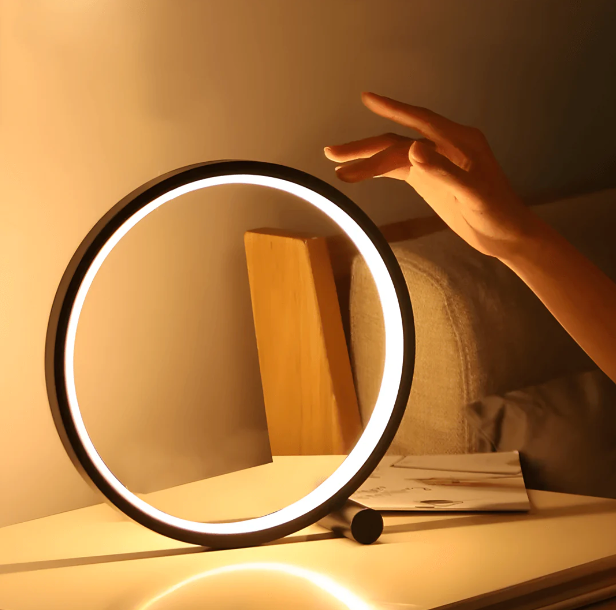 LichtRing: LED Table Lamp – Minimalistic, Dimmable & With Touch Control for Office & Living Room