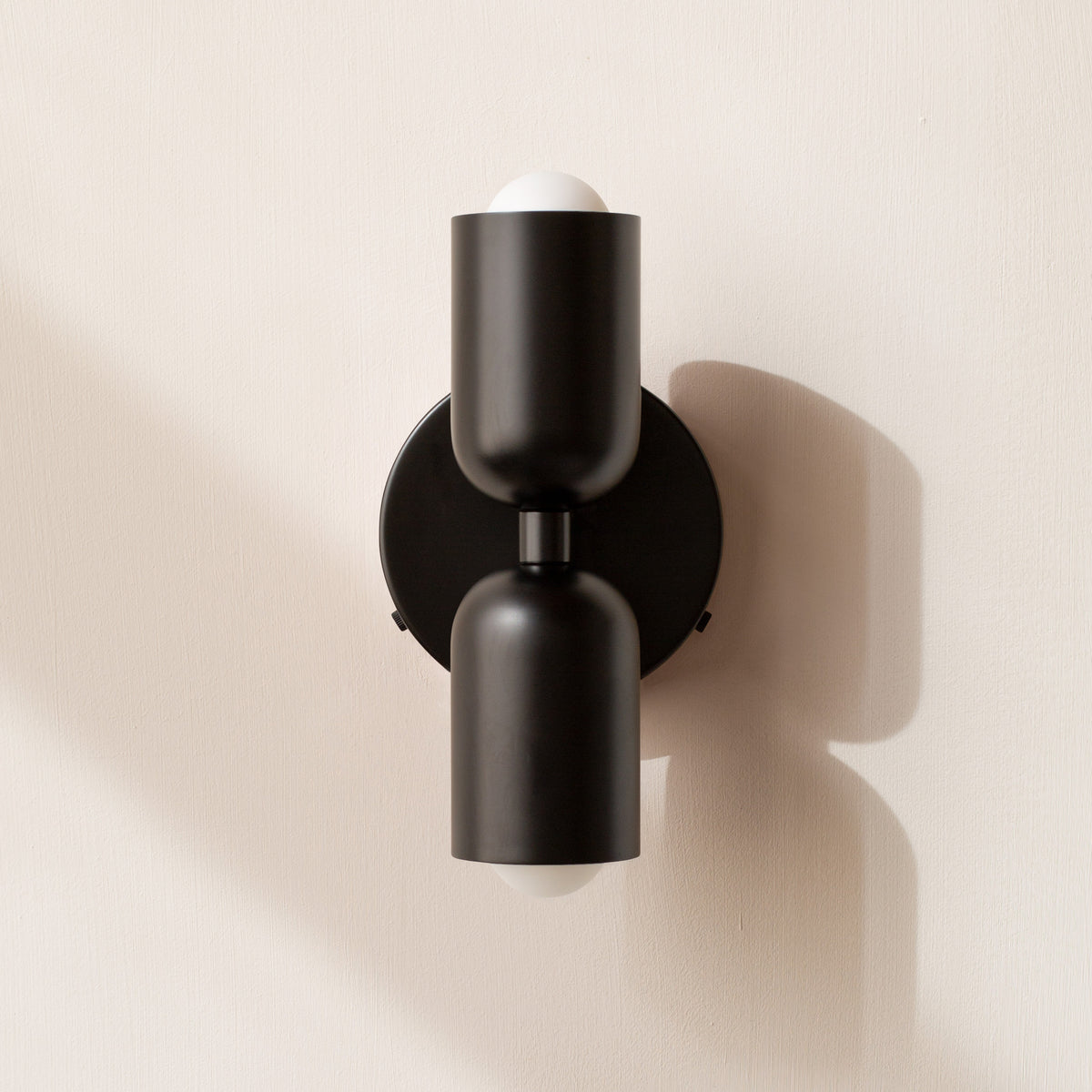 LichtZwillig: Vintage Wall Lamp with 2 Heads – Retro Wall Light in Industrial Style