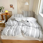 LineaWeich: Modern Duvet Cover Set – Soft, Breathable & Decorative with Stripe Design and Tassels for Bedrooms