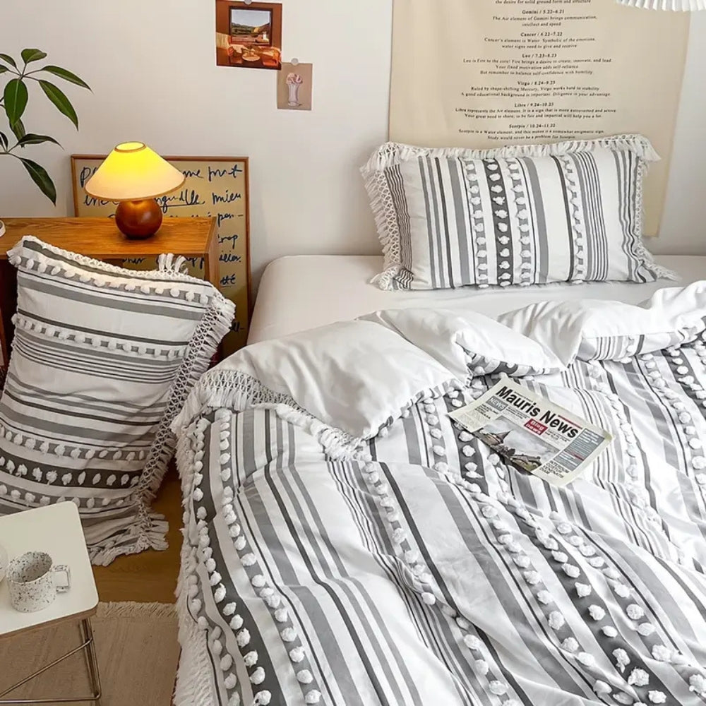 LineaWeich: Modern Duvet Cover Set – Soft, Breathable & Decorative with Stripe Design and Tassels for Bedrooms