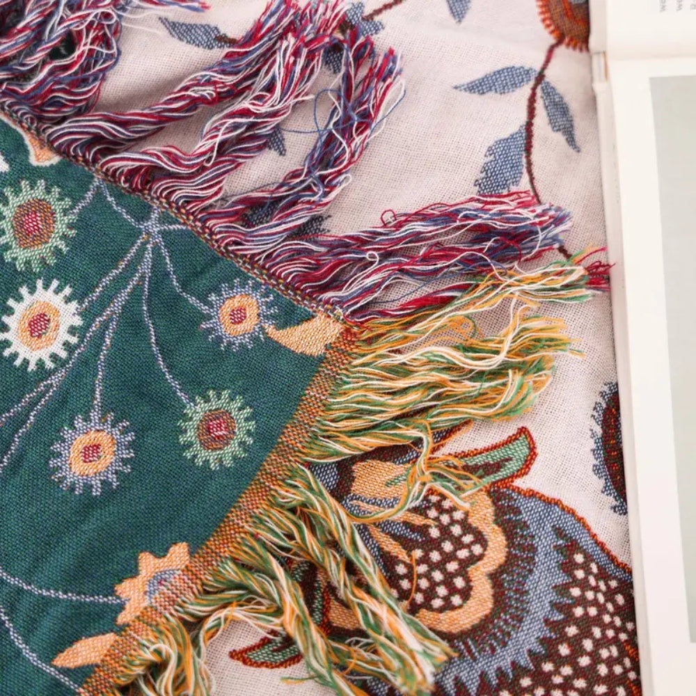 Liora: Vintage Cotton Blanket with Floral Pattern and Fringes – for Living Room and Bedroom