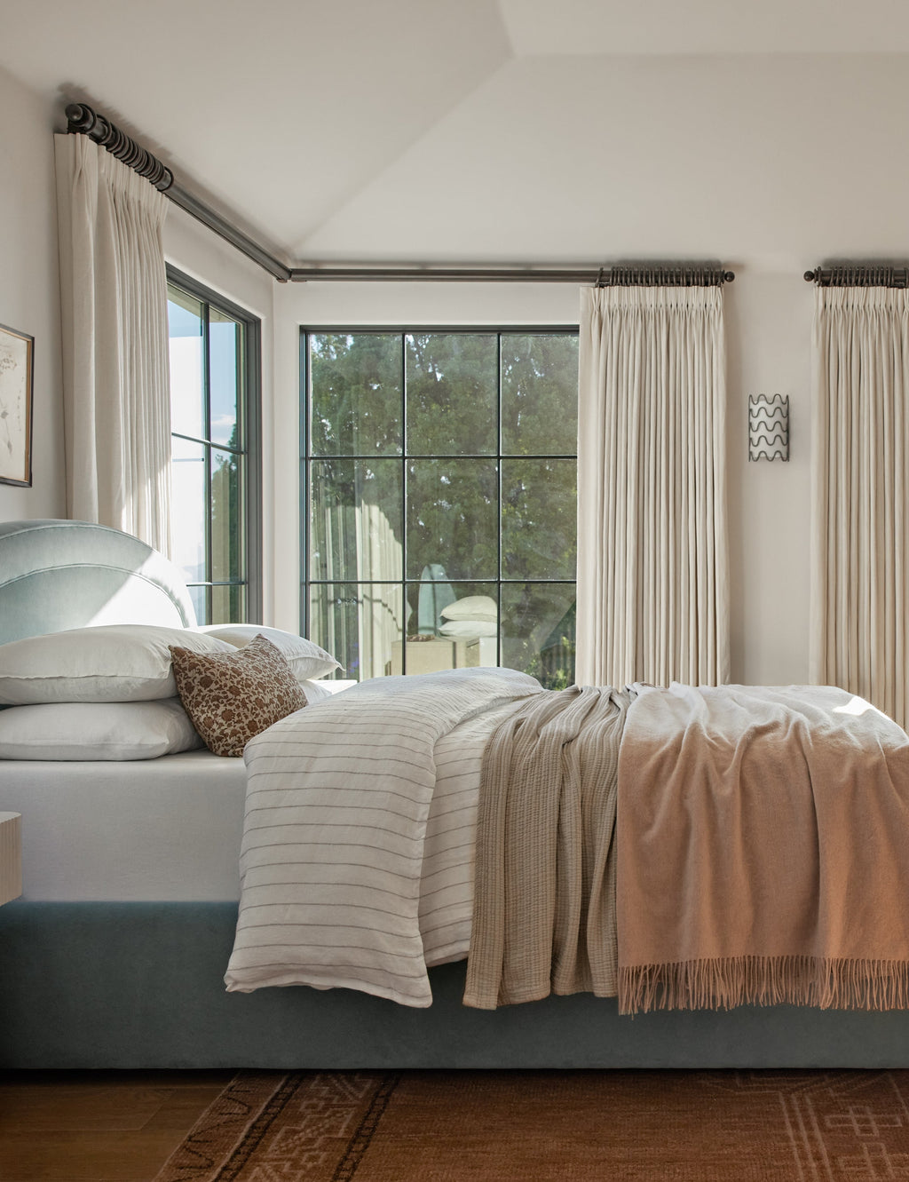 Luna Lambswool Throw | Soft, Hypoallergenic Natural Fiber
