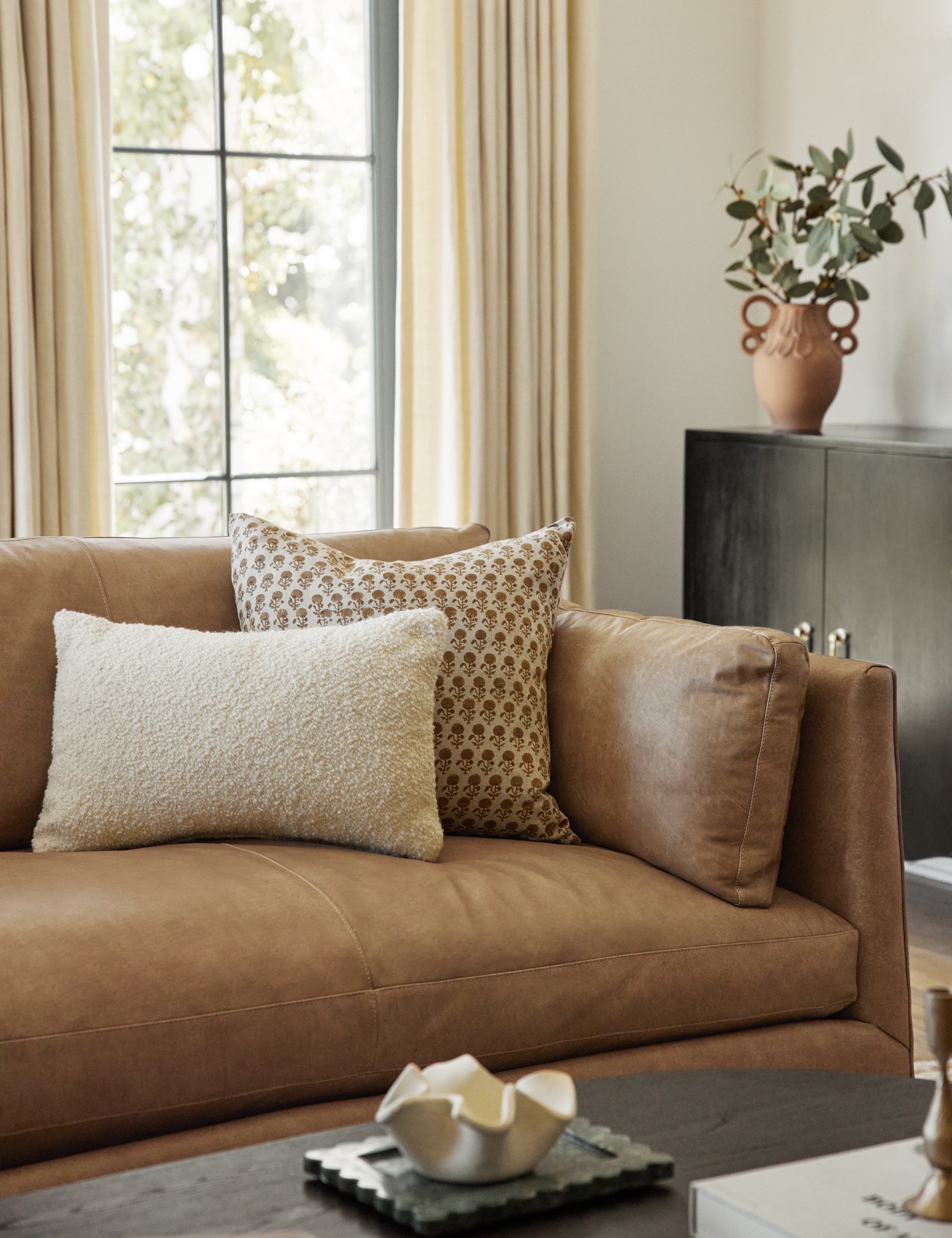 Bela Boucle Pillow | Ultrasoft Woolen Fibers, Solid Design