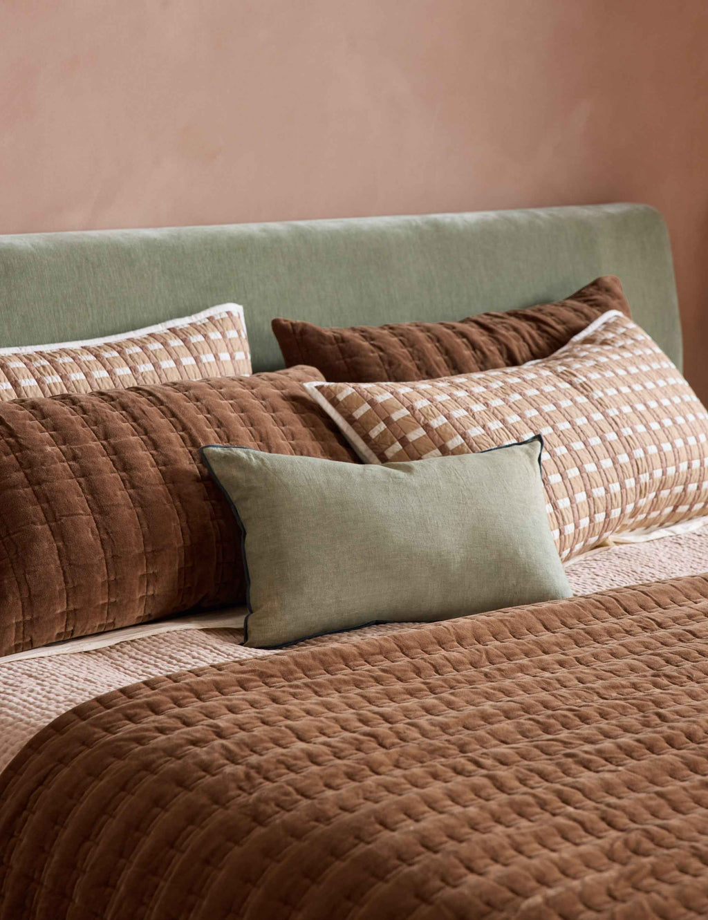 Cleo Linen Pillow | Contrast Piping, Two-Tone Design
