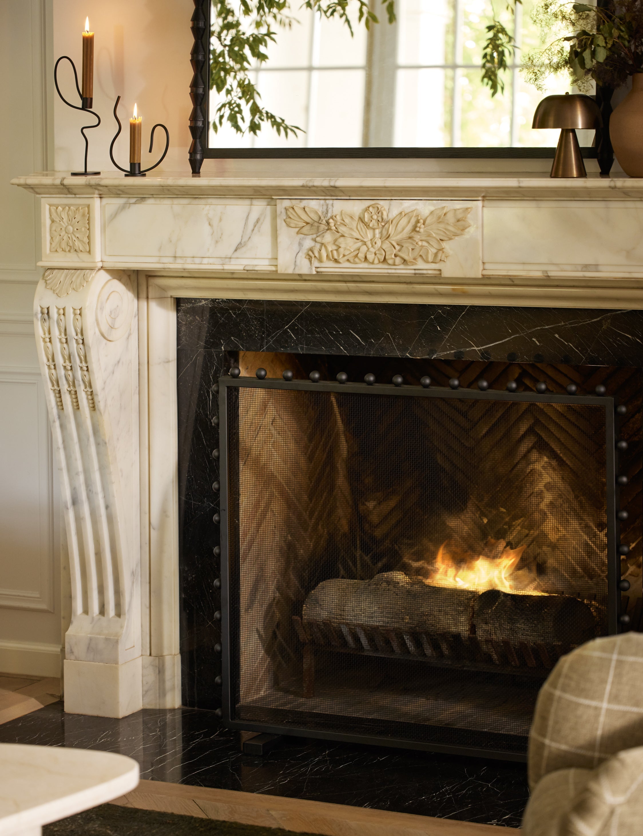 Lustre Fireplace Screen | Chic Knobbed Accents, Square Silhouette