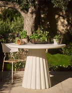 Luno Round Dining Table | Durable Concrete, Fluted Pedestal Base