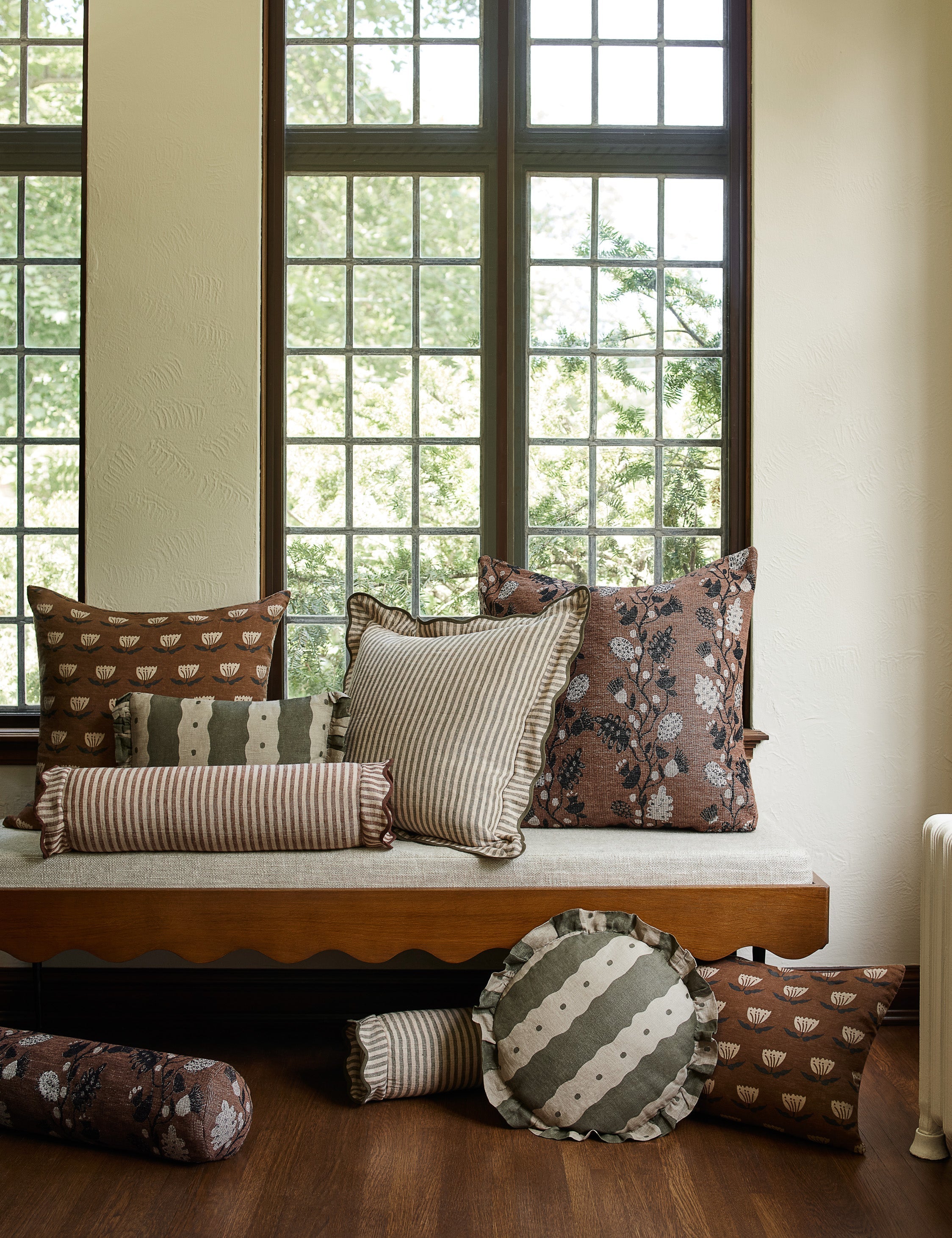 Luxe Janna Pillow | Hand-Sketched Floral, Natural Linen