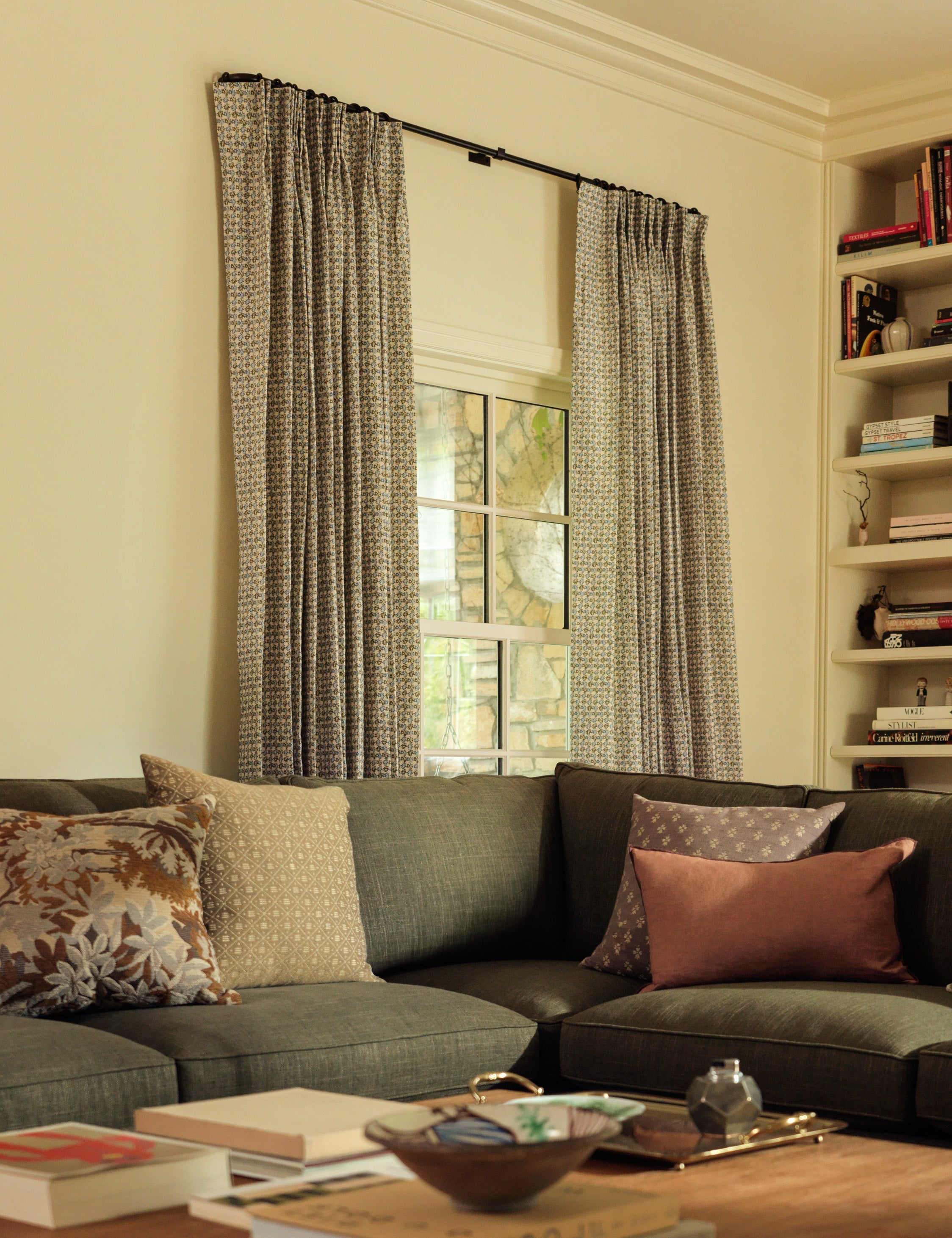 Cleo Linen Pillow | Contrast Piping, Two-Tone Design
