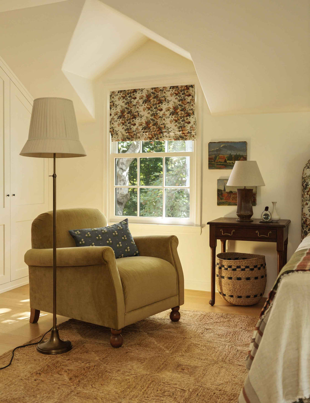 Palo Accent Chair | Custom Upholstery, Traditional Design