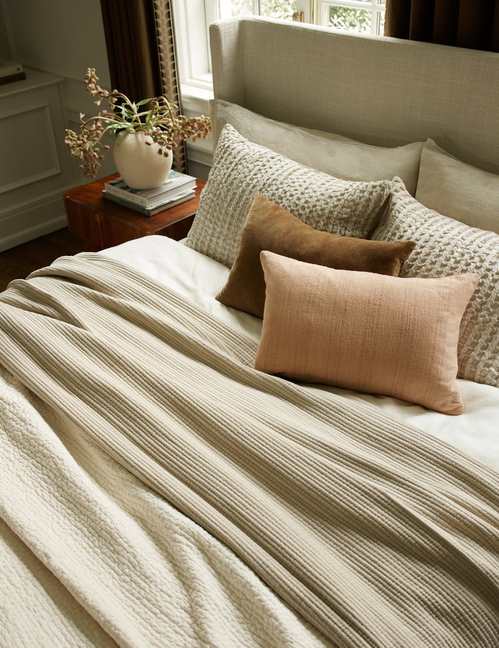 Bela Velvet Pillow | Luxurious Texture, Elegant Finish