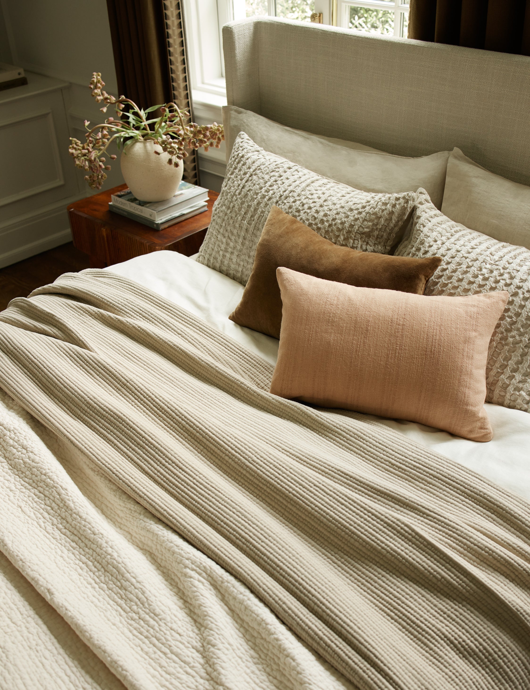 Bela Velvet Pillow | Luxurious Texture, Elegant Finish