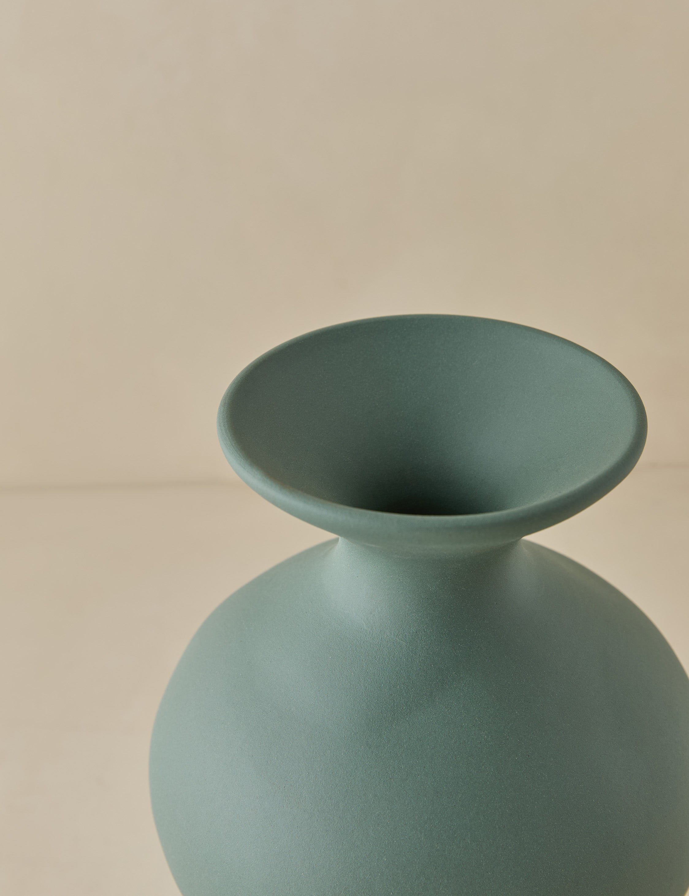 Calyx Vase | Bulbous Shape, Sculptural Silhouette
