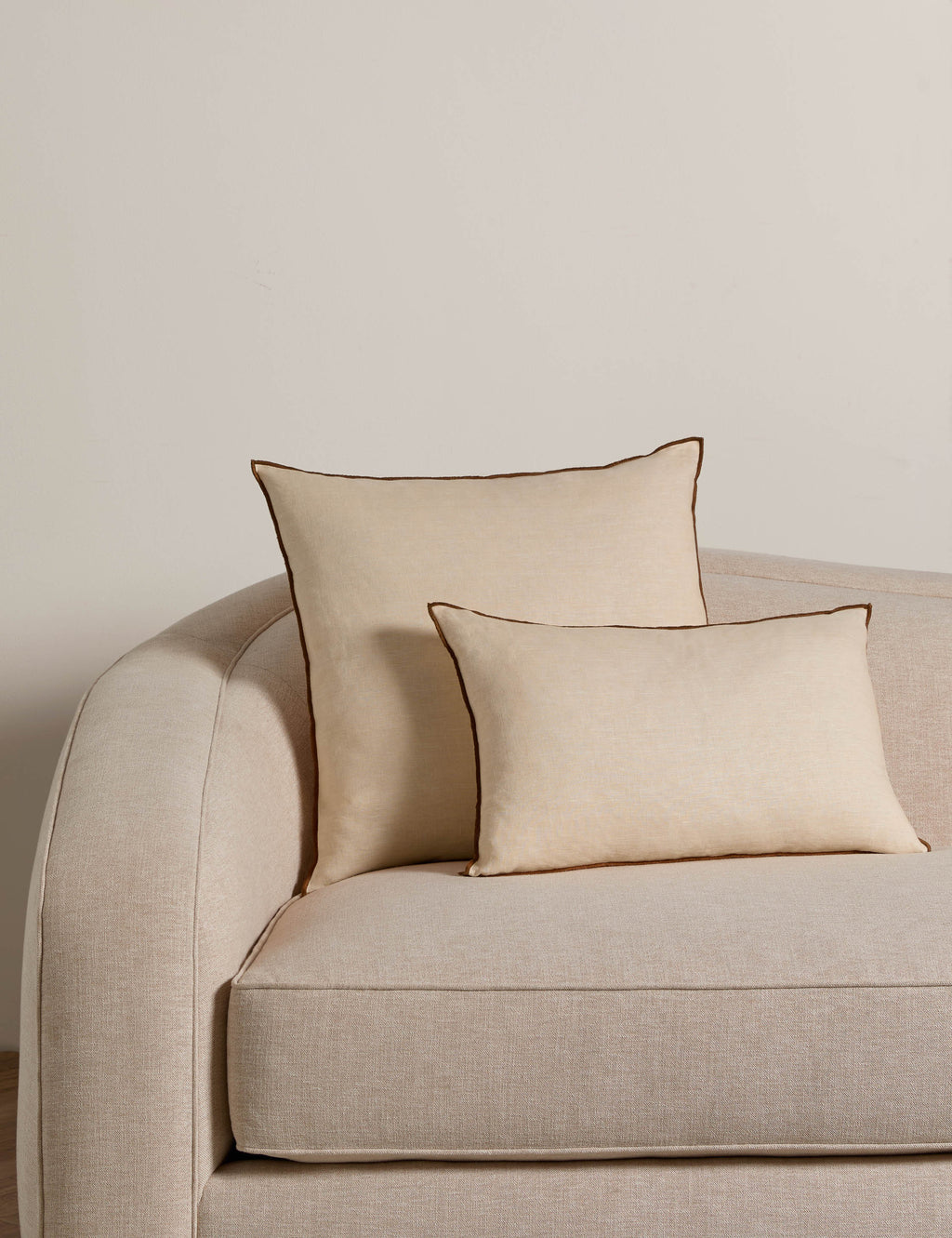Cleo Linen Pillow | Contrast Piping, Two-Tone Design