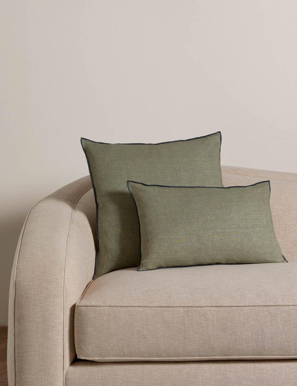 Carys Linen Pillow | Contrast Piping, Two-Tone Design