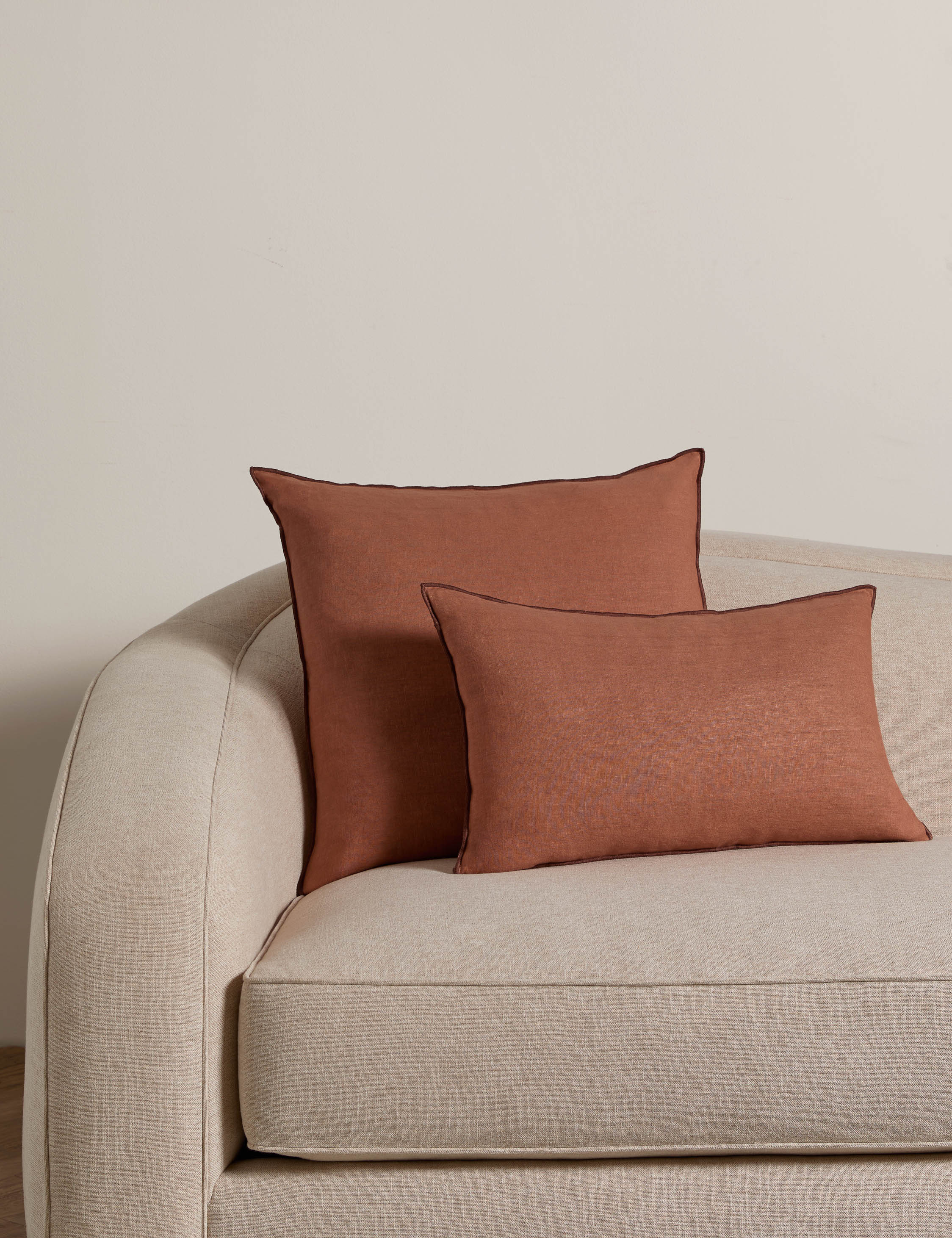 Cleo Linen Pillow | Contrast Piping, Two-Tone Design