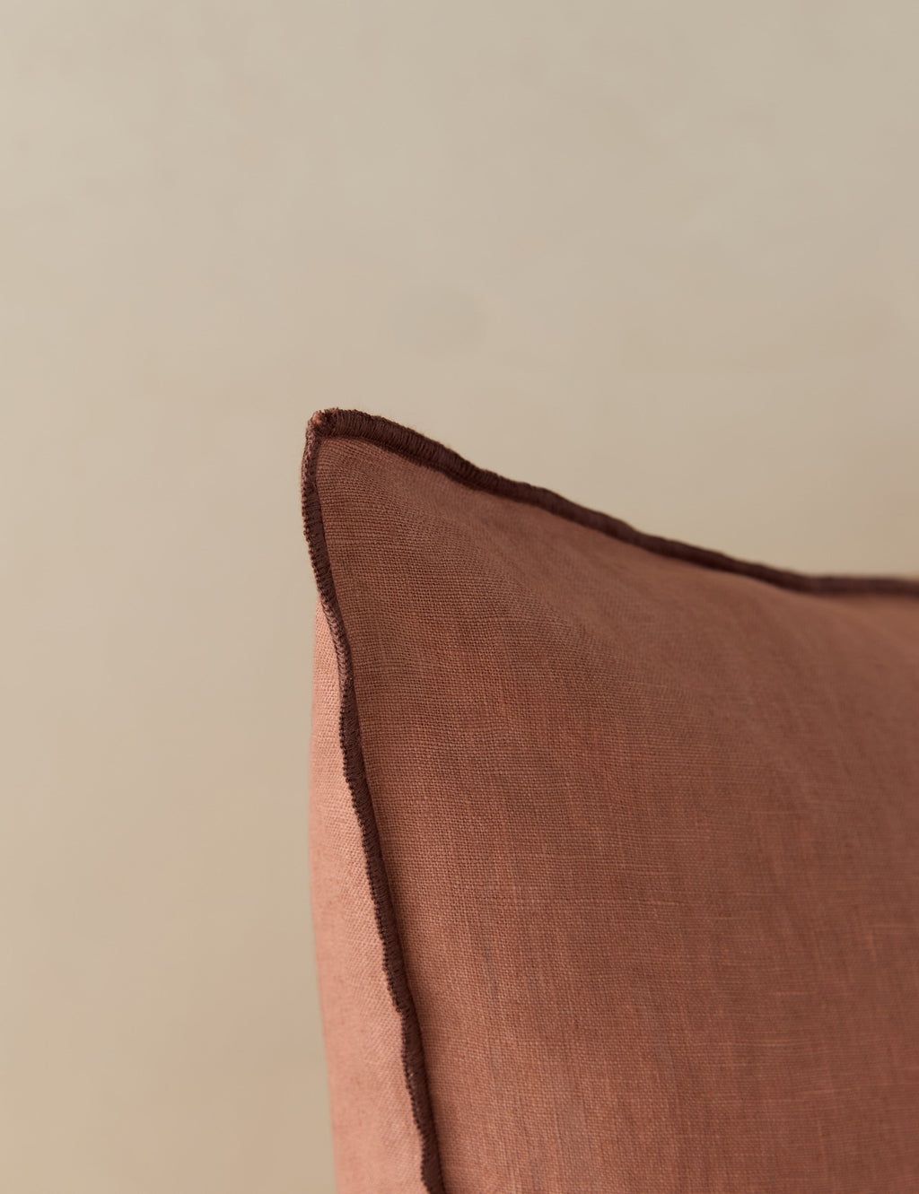 Carys Linen Pillow | Contrast Piping, Two-Tone Design