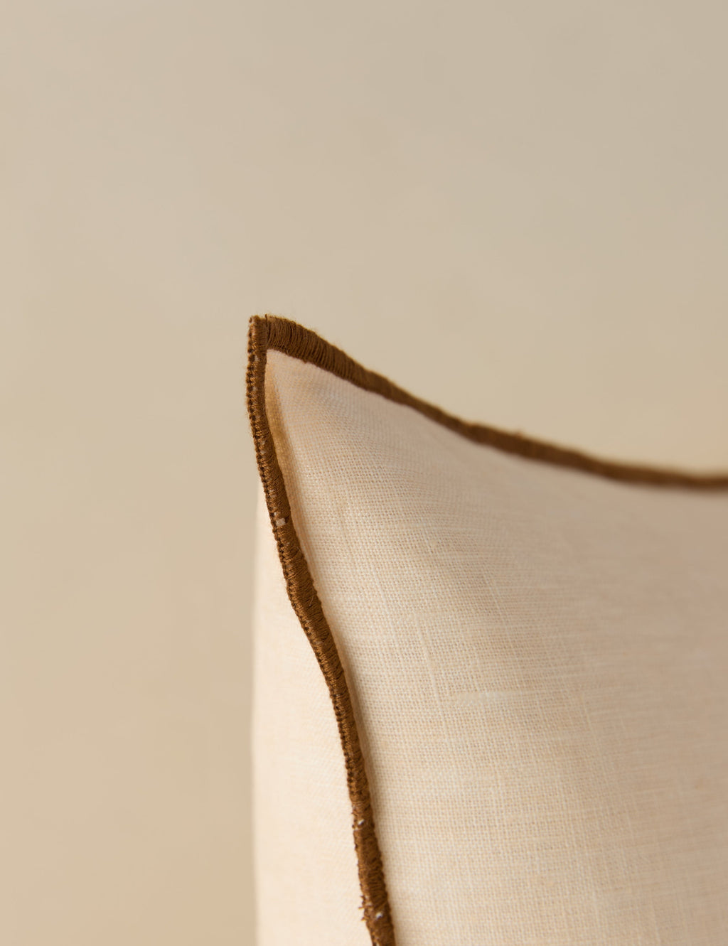 Carys Linen Pillow | Contrast Piping, Two-Tone Design