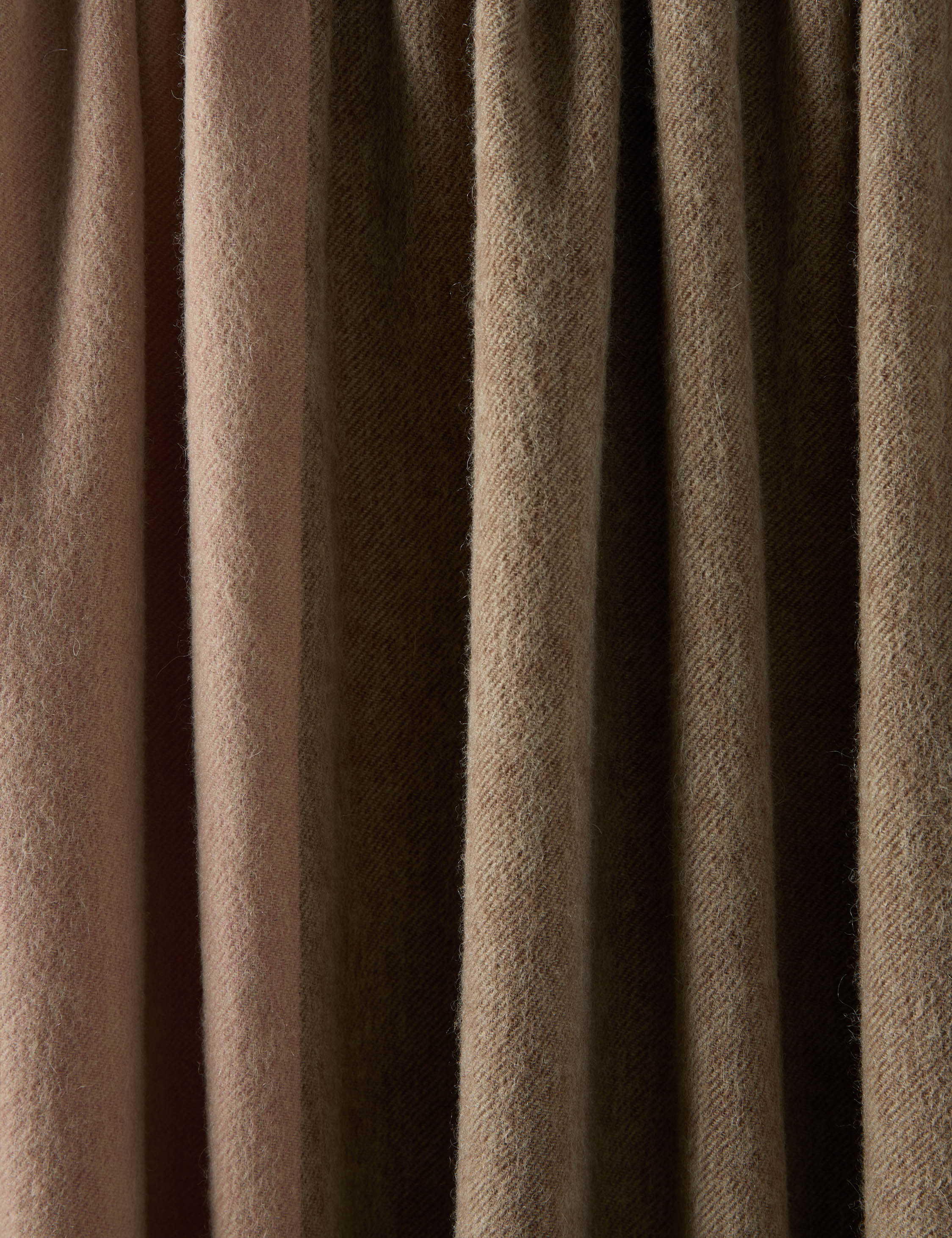 Bello Lambswool Throw | Hypoallergenic, Soft Natural Fiber