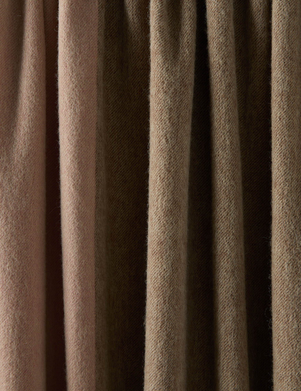 Luna Lambswool Throw | Soft, Hypoallergenic Natural Fiber