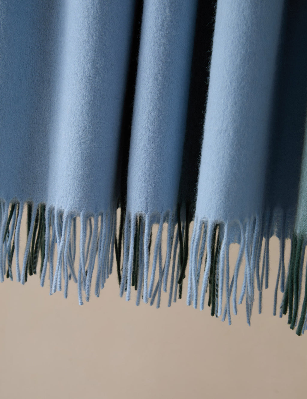 Bello Lambswool Throw | Hypoallergenic, Soft Natural Fiber