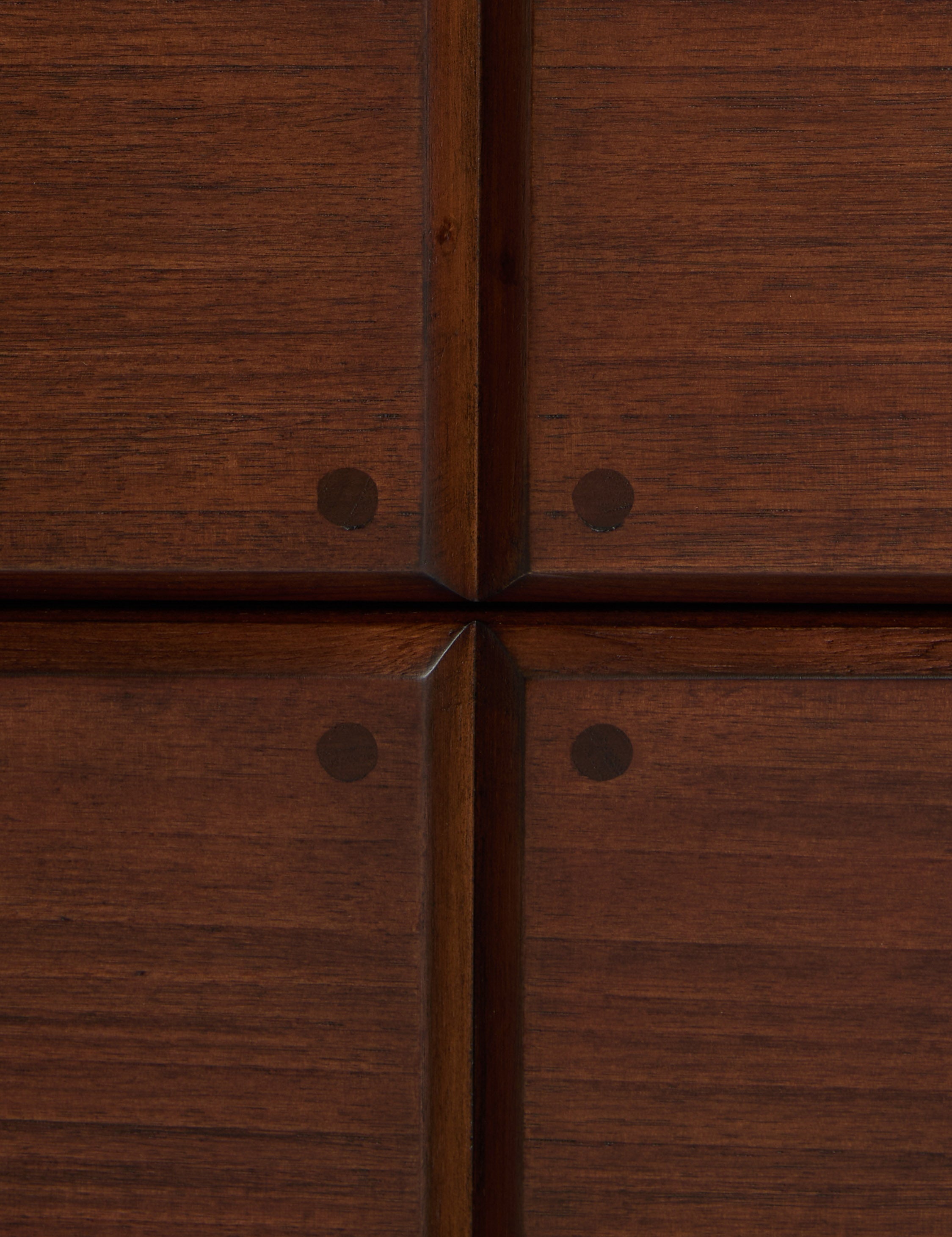 Lumen Dresser | Fluted Plinth Base, Six Spacious Drawers