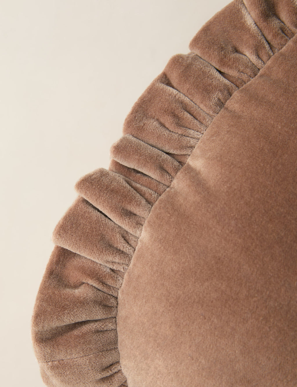 Maven Round Pillow | Velvet with Ruffled Flange