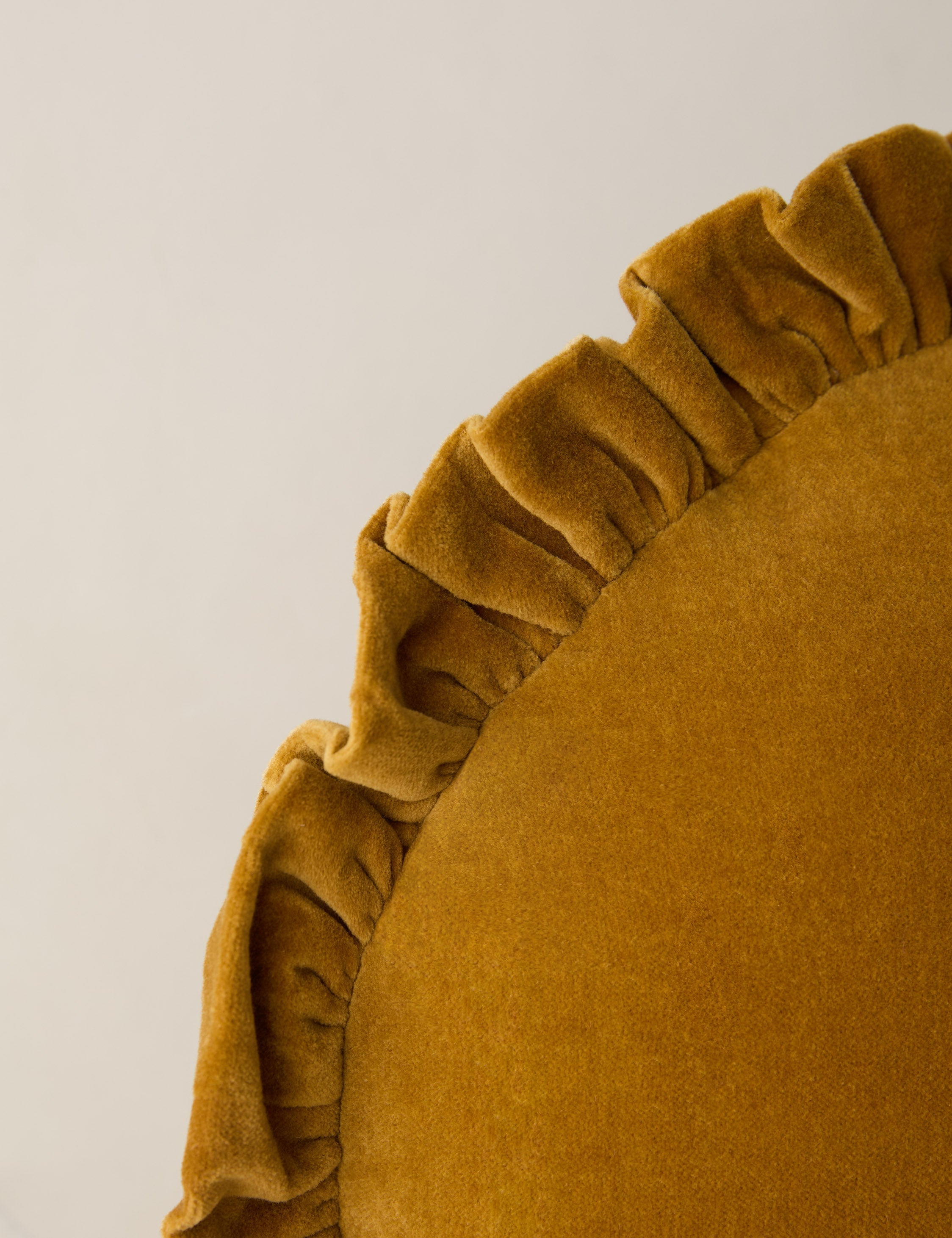 Maven Round Pillow | Velvet with Ruffled Flange