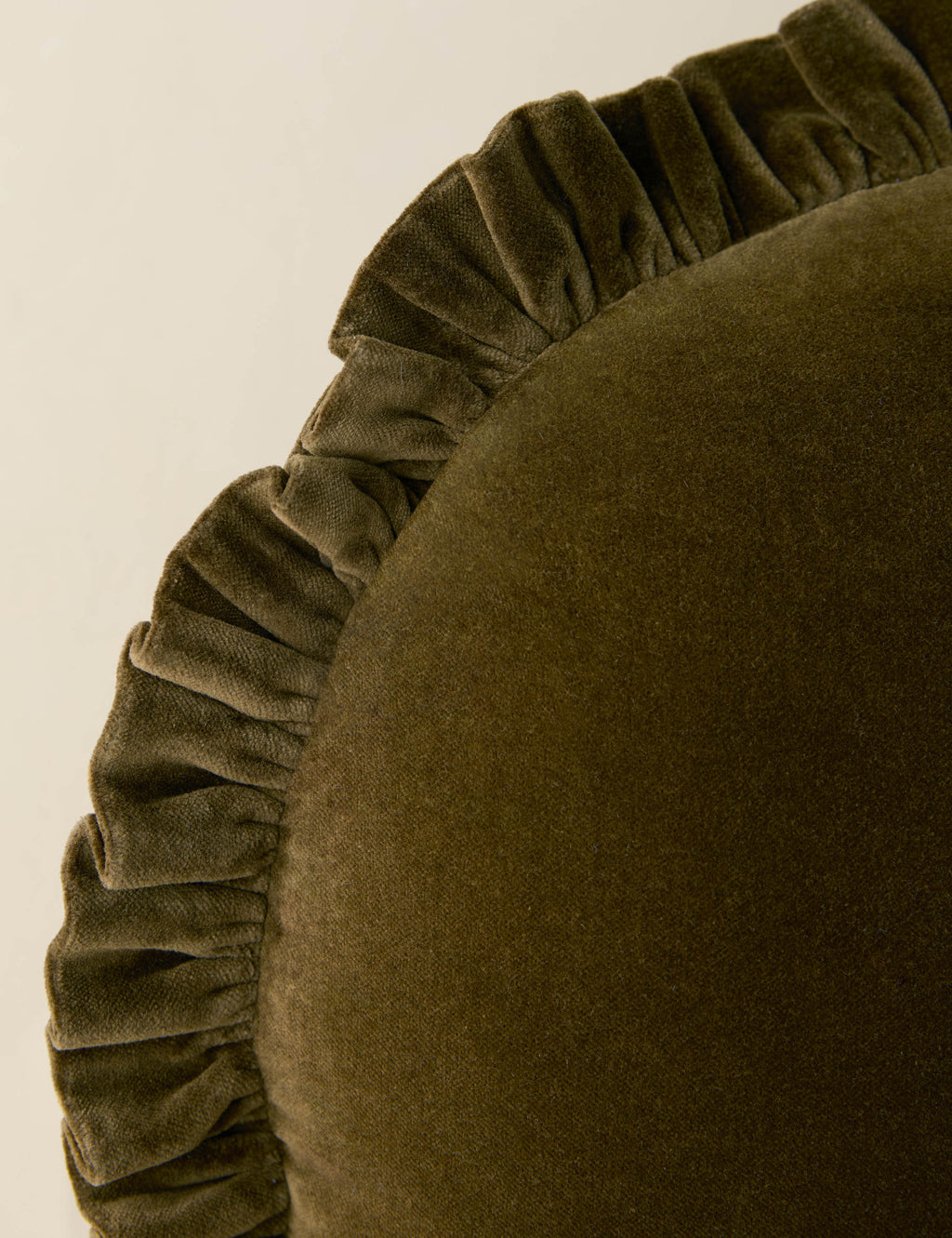Maven Round Pillow | Velvet with Ruffled Flange
