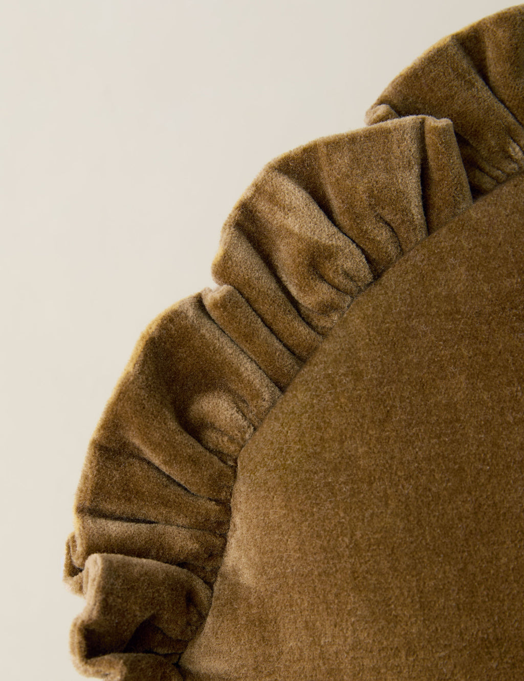 Maven Round Pillow | Velvet with Ruffled Flange
