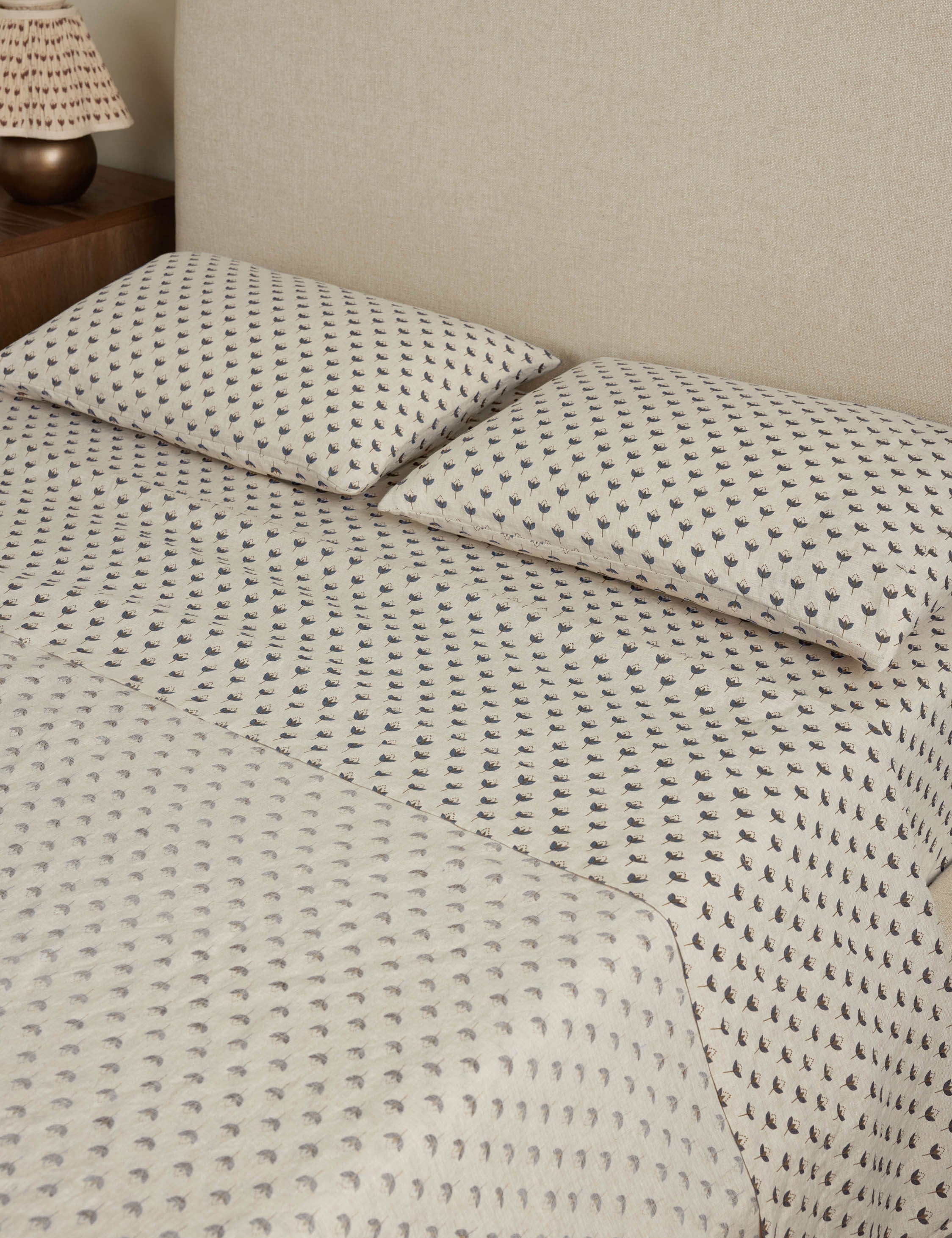 Pavo Linen Sheet Set | Breathable European Flax, Timeless Floral Design